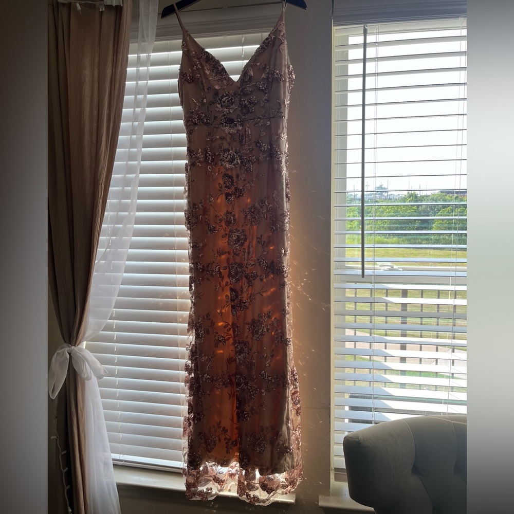 Beautiful Lulu’s Formal Dress with rose gold floral lace